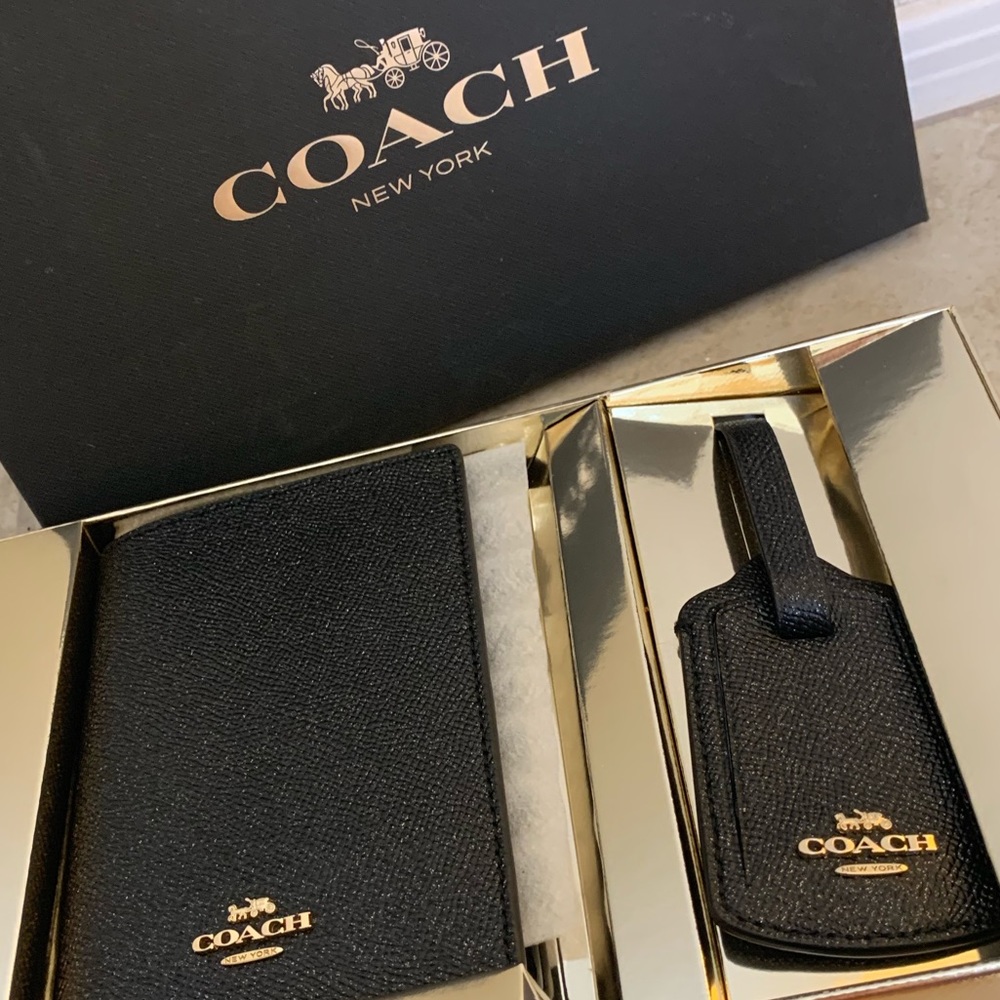 NWT Coach passport folio and luggage tag